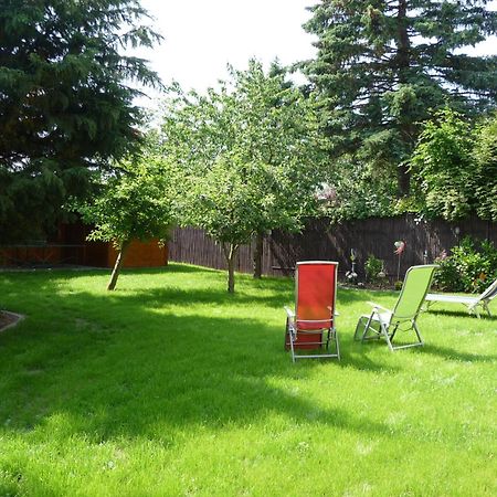 Gruenblau Relax Pension & Apartments Росток Экстерьер фото