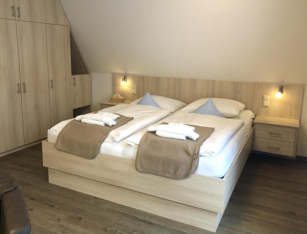 Gruenblau Relax Pension & Apartments Росток Экстерьер фото